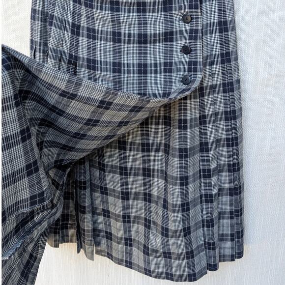 Burberry Wool Blend Plaid Pleated A-line Wrap Skirt, size 6 - Picture 4 of 7